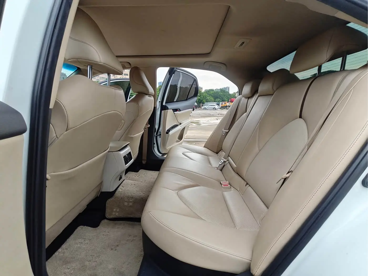 Toyota Camry 2018 — Photo 8/14
