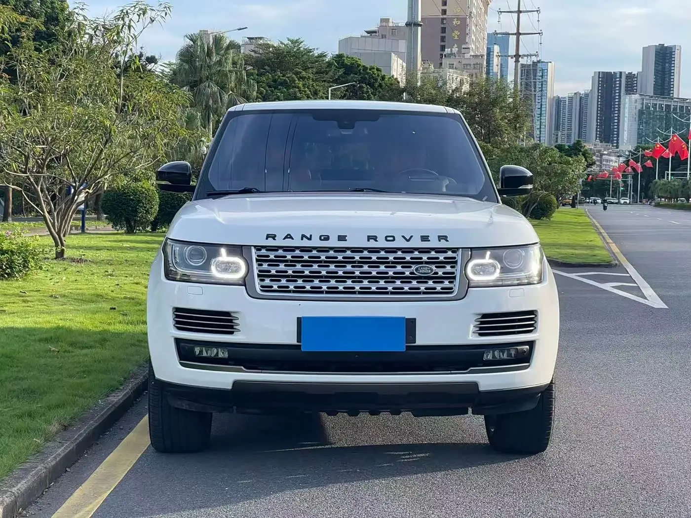 Land Rover Range Rover 2017 — Photo 2/18