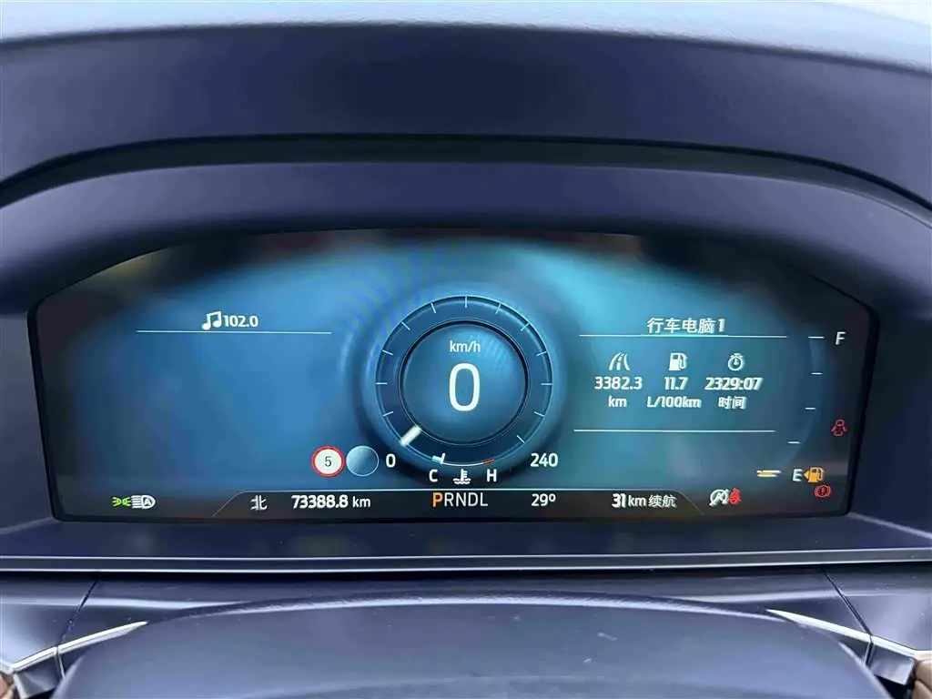 Ford Explorer 2023 — Photo 19/20