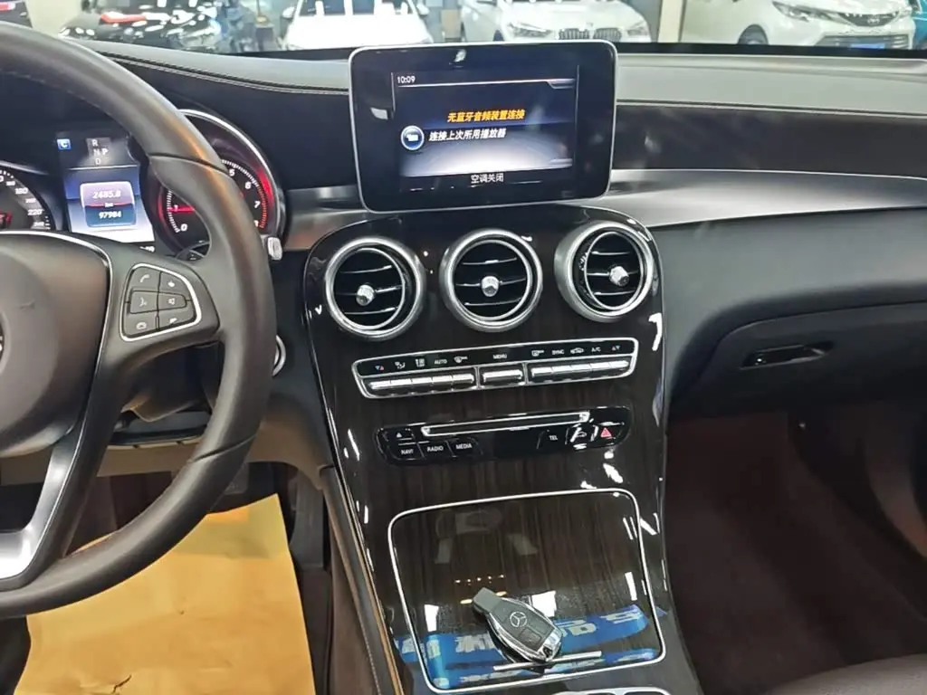 Mercedes-Benz GLC 2017 — Фото 13/20