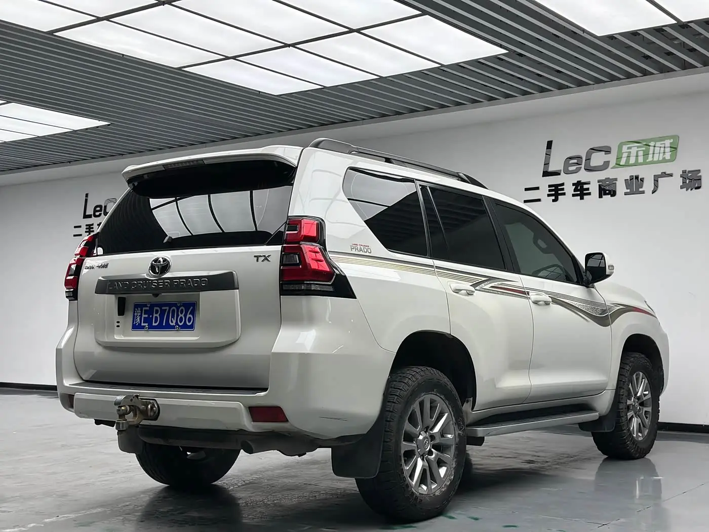 Toyota Prado 2020 — Photo 6/14