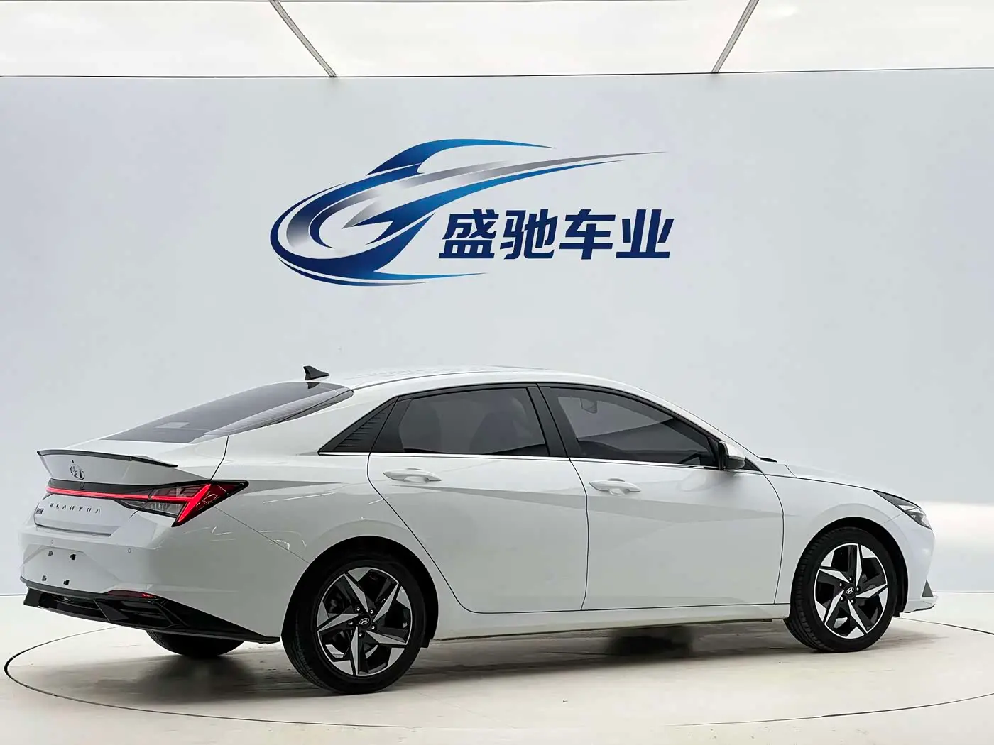 Hyundai Elantra 2023 — Photo 6/20