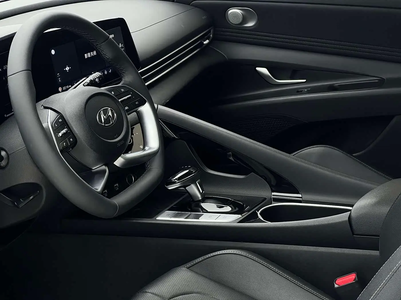 Hyundai Elantra 2023 — Photo 13/20