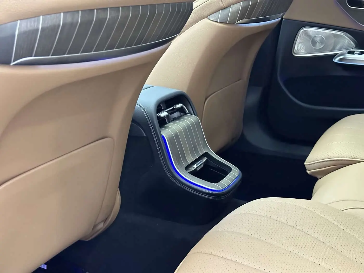 Mercedes-Benz E-Class 2025 — Фото 16/20