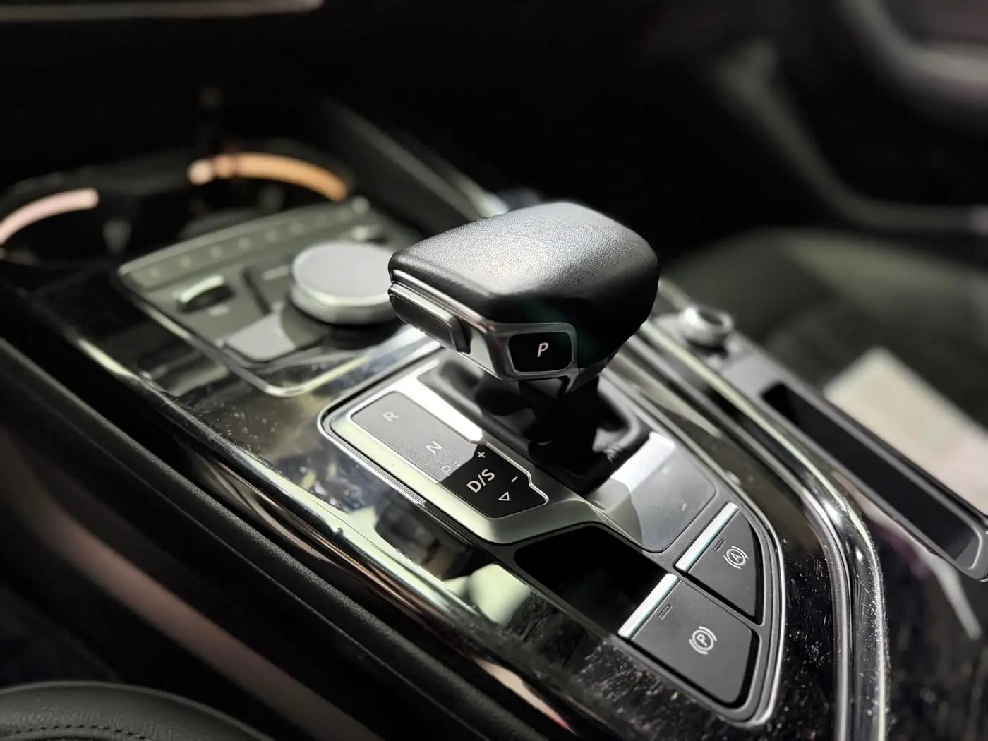 Audi A4L 2019 — Фото 6/16