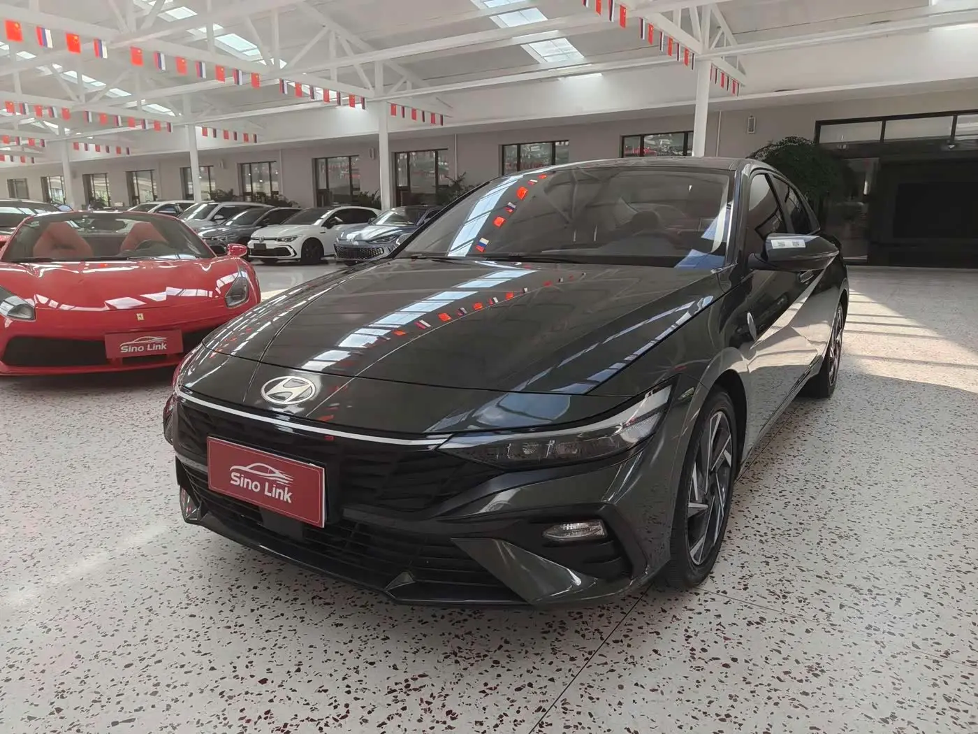 Hyundai Elantra 2023 — Photo 1/20