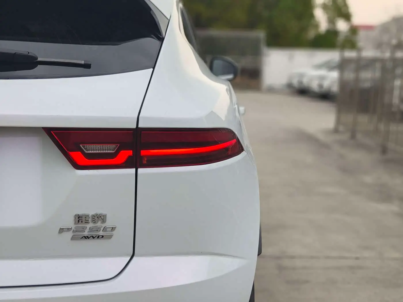 Jaguar E-PACE 2022 — Фото 8/16