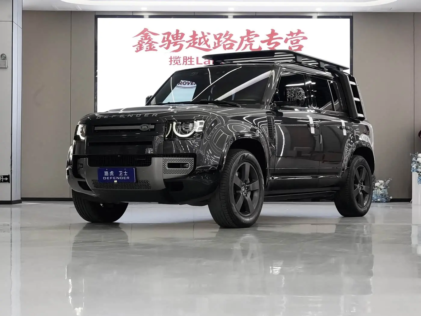 Land Rover Defender 2023 — Photo 1/13