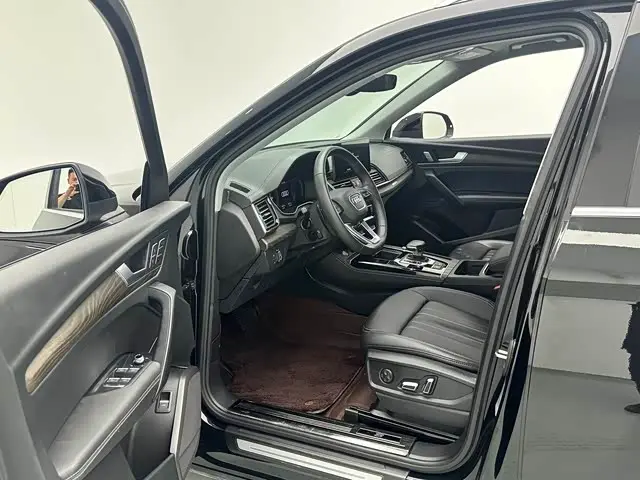 Audi Q5L 2024 — Фото 12/20