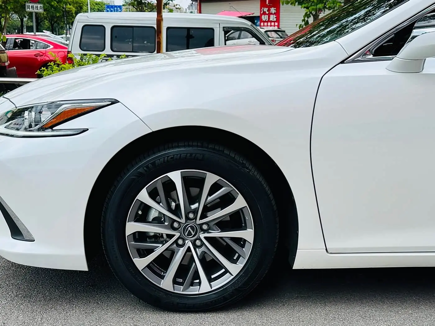 Lexus ES 2023 — Фото 10/20