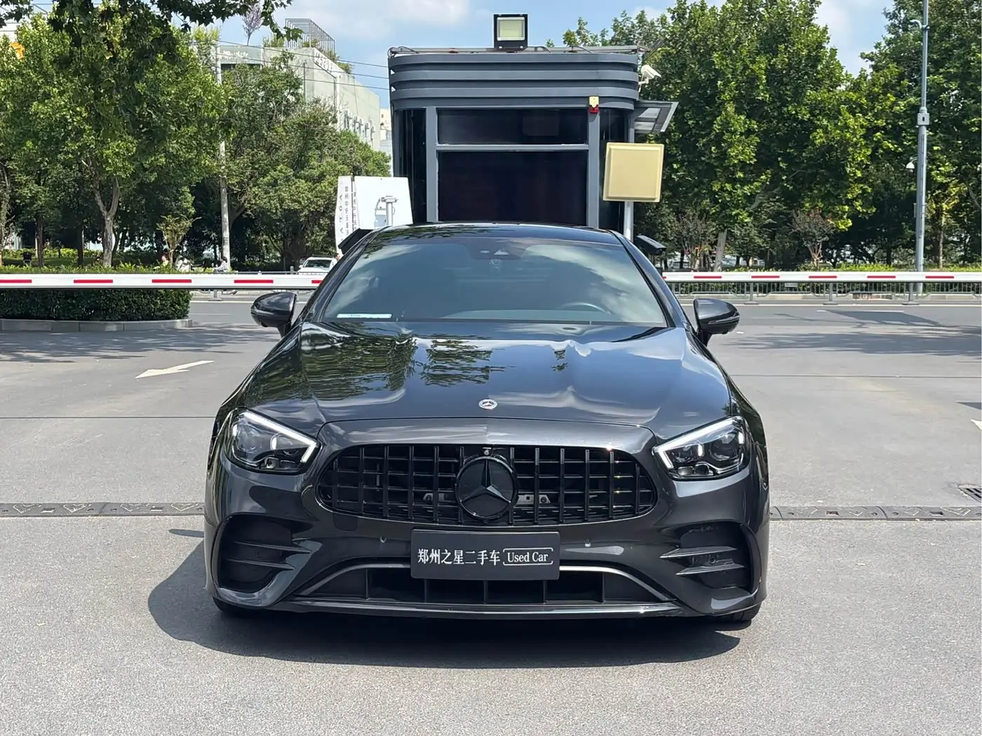 Mercedes-Benz E-Class 2023 — Photo 2/13