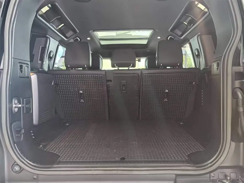 Land Rover Defender 2023 — Фото 17/20