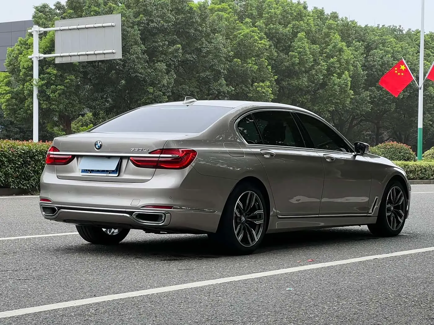 BMW 7 Series 2018 — Şəkil 17/18