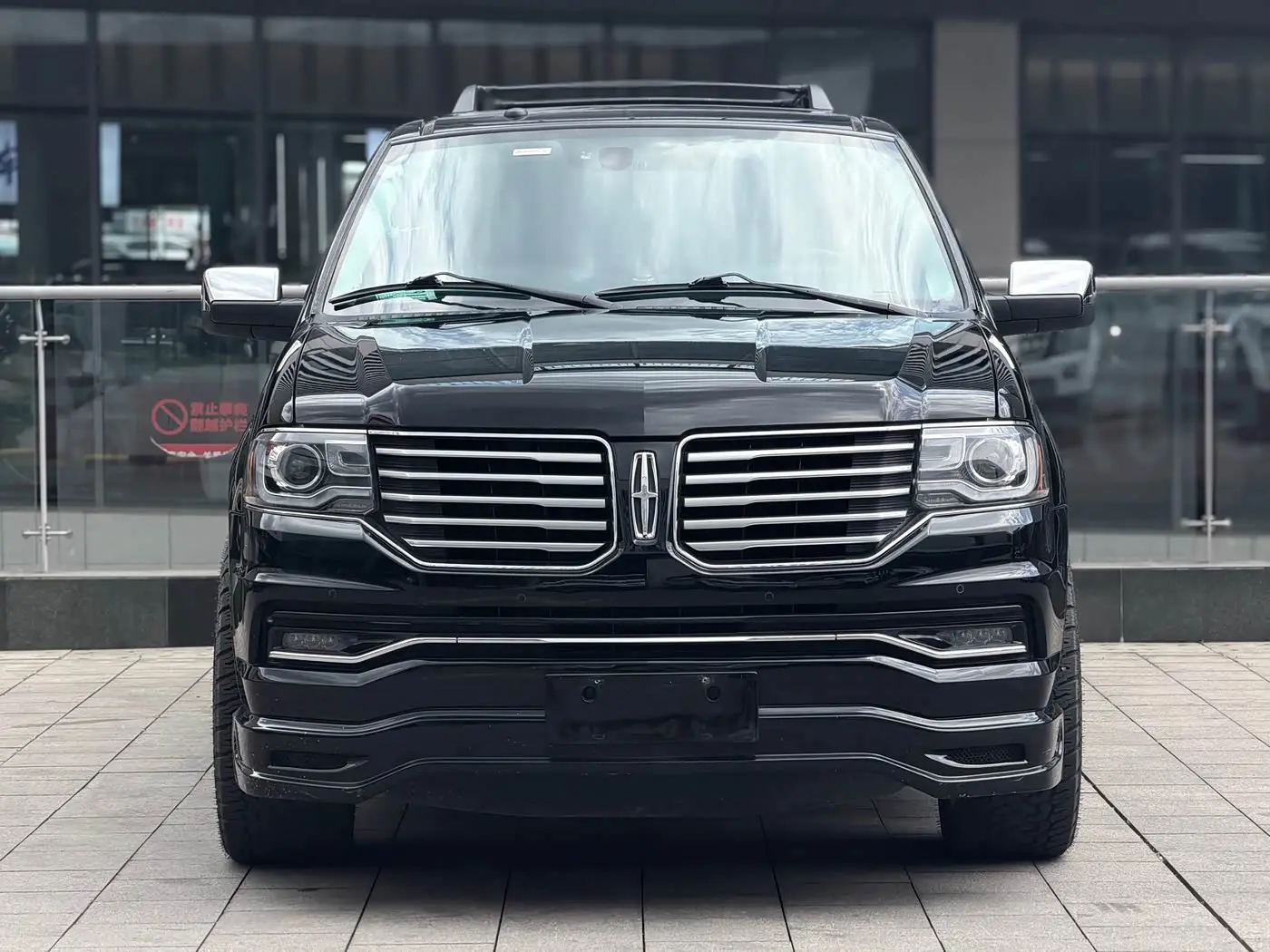 Lincoln Navigator 2017 — ფოტო 2/16