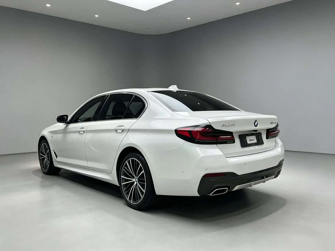 BMW 5 Series 2023 — Photo 6/6
