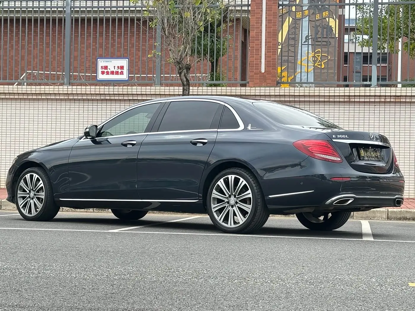 Mercedes-Benz E-Class 2016 — Photo 4/19