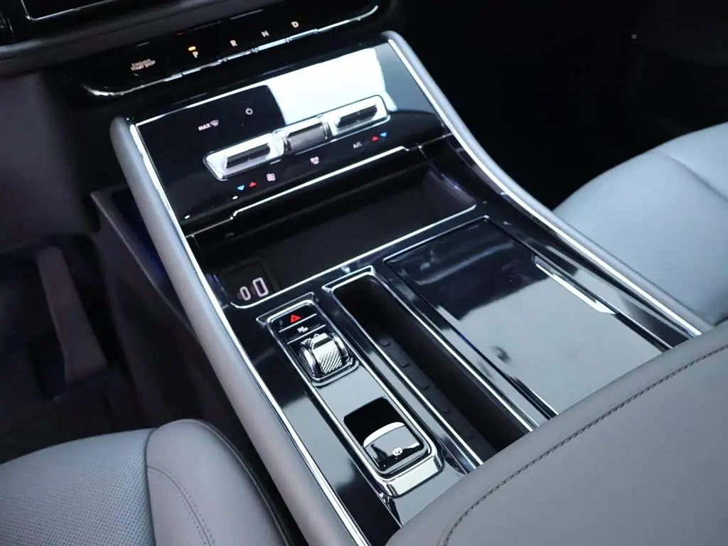 Lincoln Aviator 2024 — Photo 12/20
