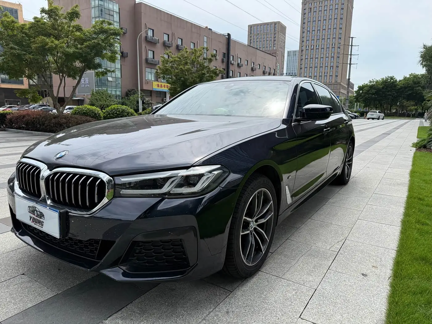 BMW 5 Series 2022 — Фото 2/17