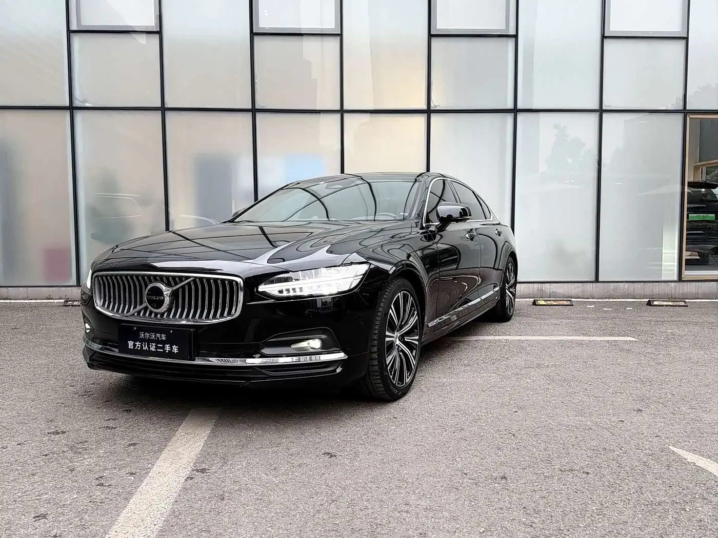 Volvo S90 2024 — Фото 1/20