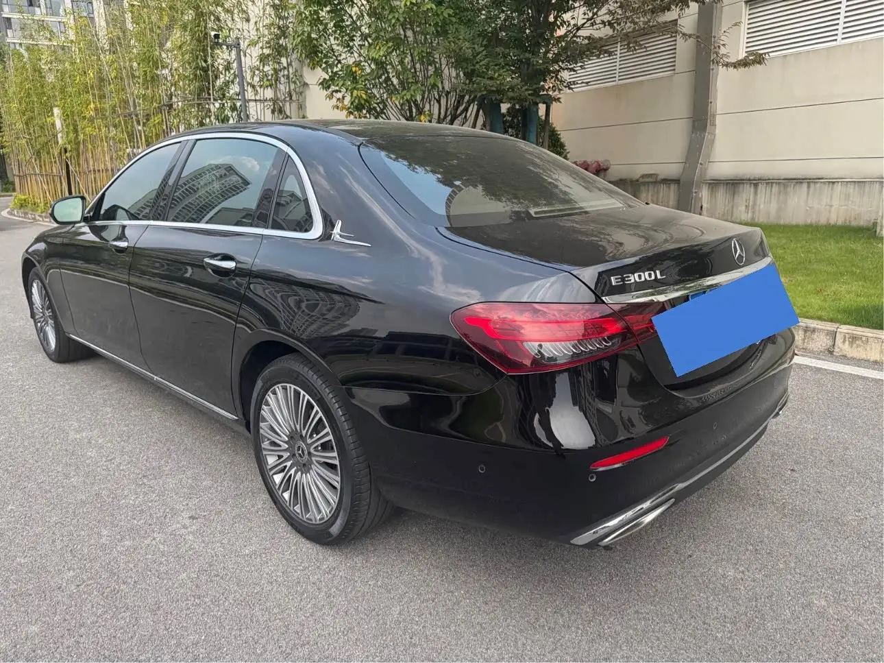 Mercedes-Benz E-Class 2023 — Photo 6/13