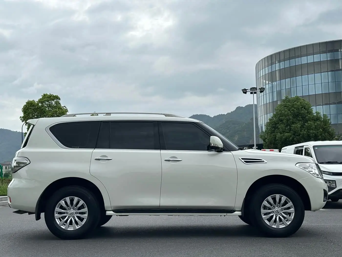 Nissan Patrol 2018 — Photo 4/17