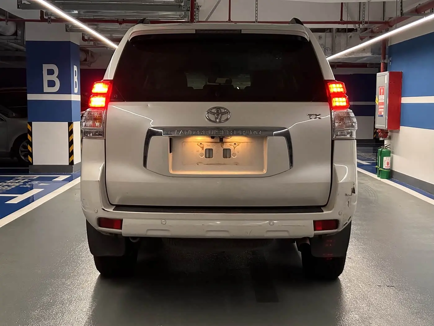 Toyota Prado 2012 — Photo 2/11