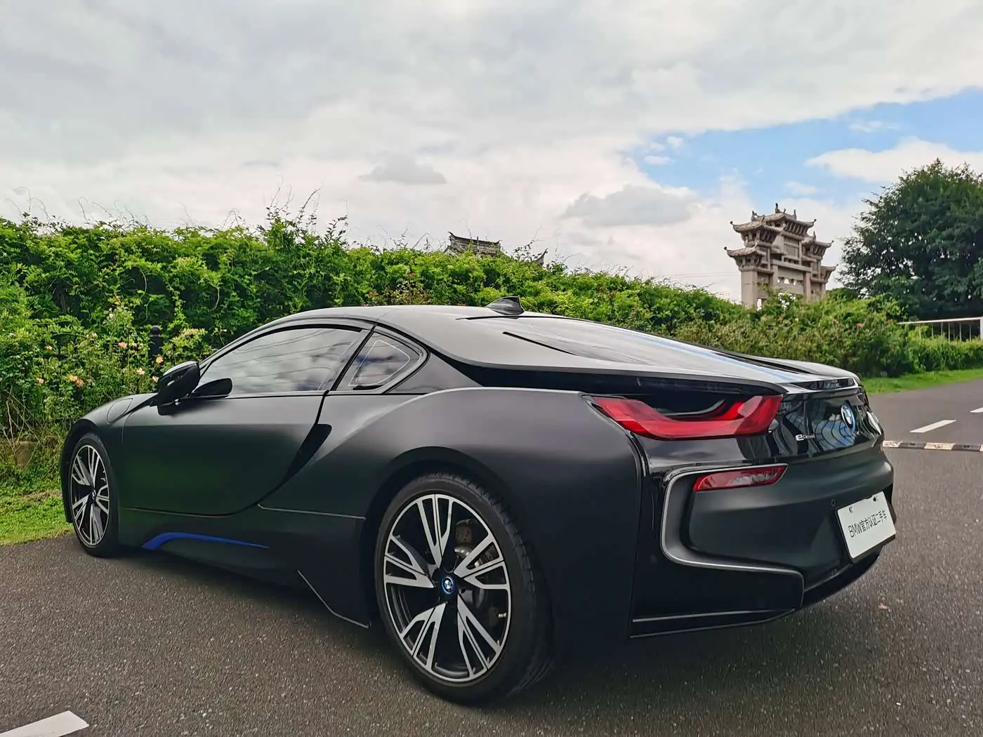 BMW i8 2018 — Фото 10/20