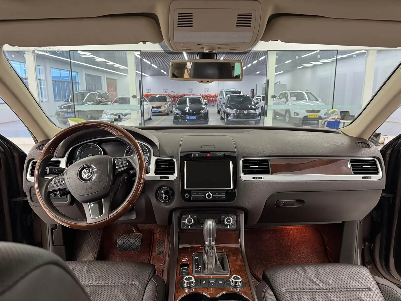 Volkswagen Touareg 2015 — Фото 13/15