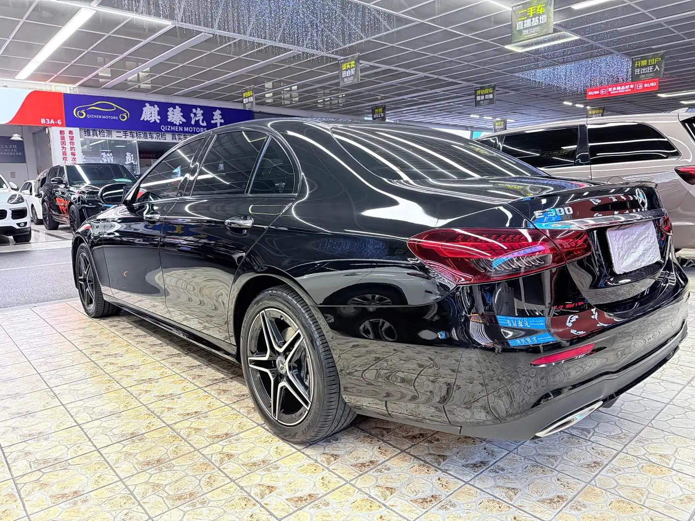Mercedes-Benz E-Class 2023 — Photo 8/20