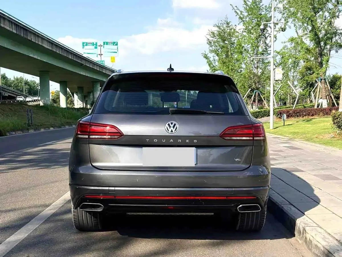 Volkswagen Touareg 2019 — Фото 10/11