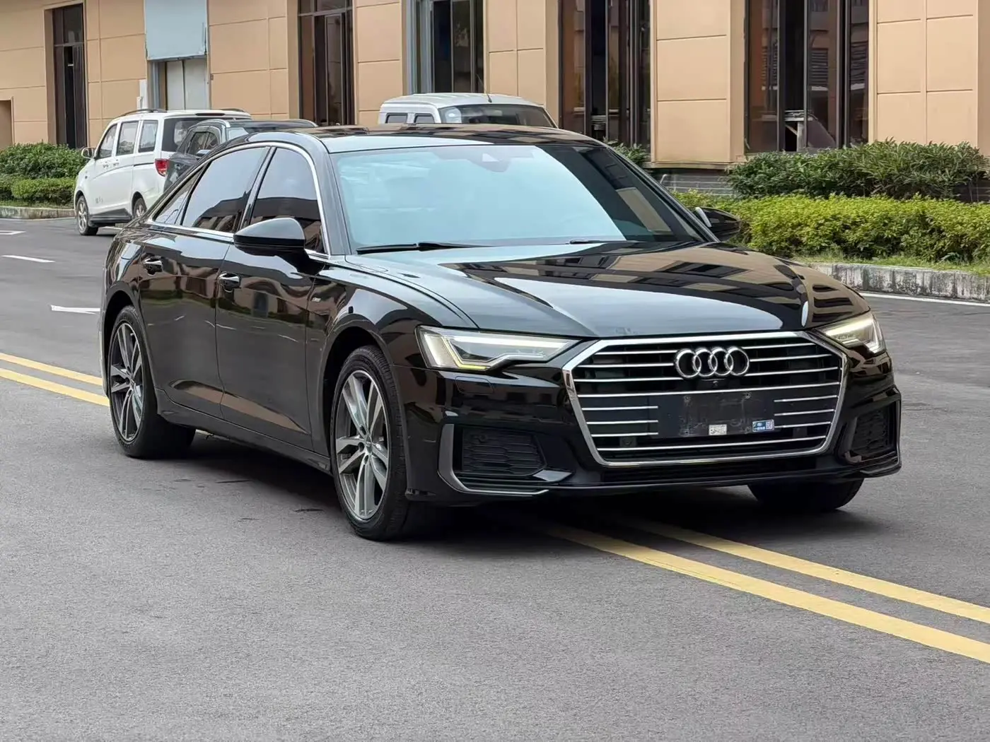Audi A6L 2021 — Photo 3/9