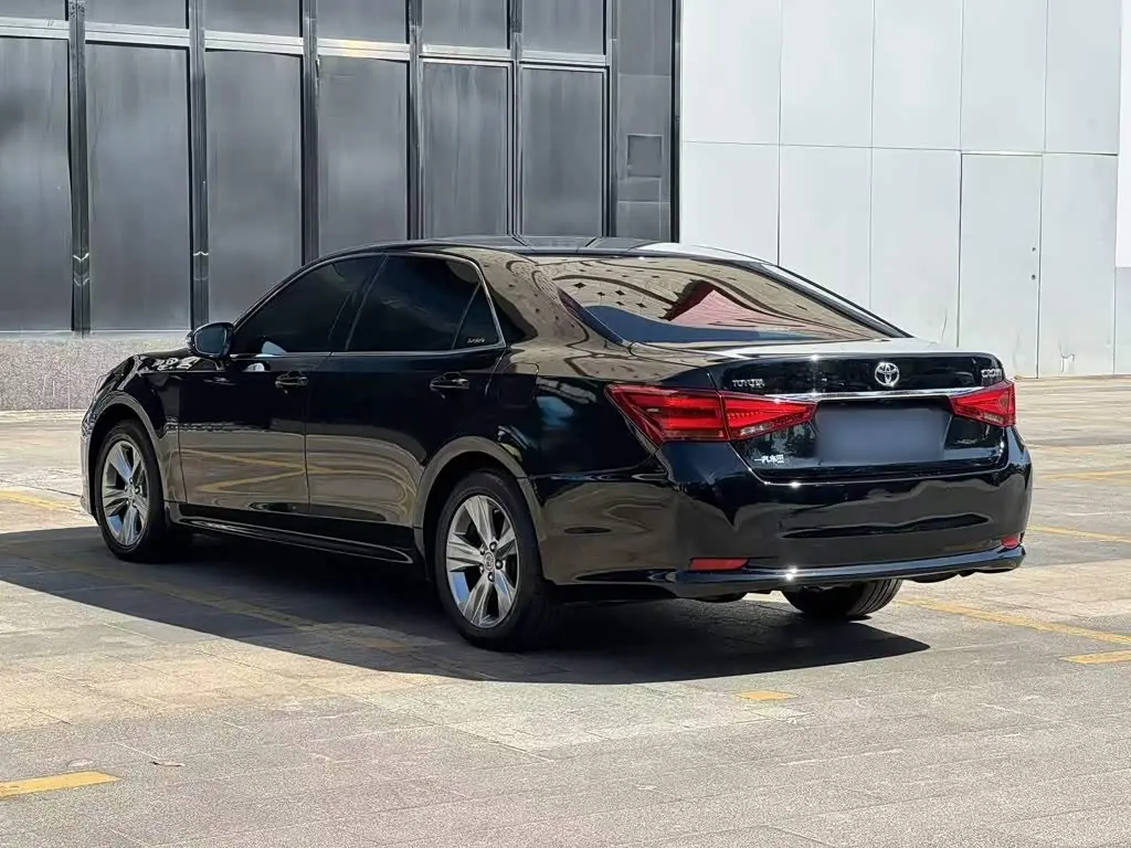 Toyota Crown 2017 — Şəkil 9/20