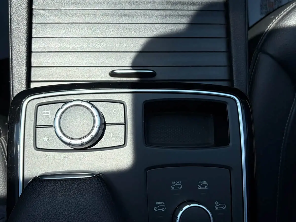 Mercedes-Benz GLE 2018 — Photo 15/20