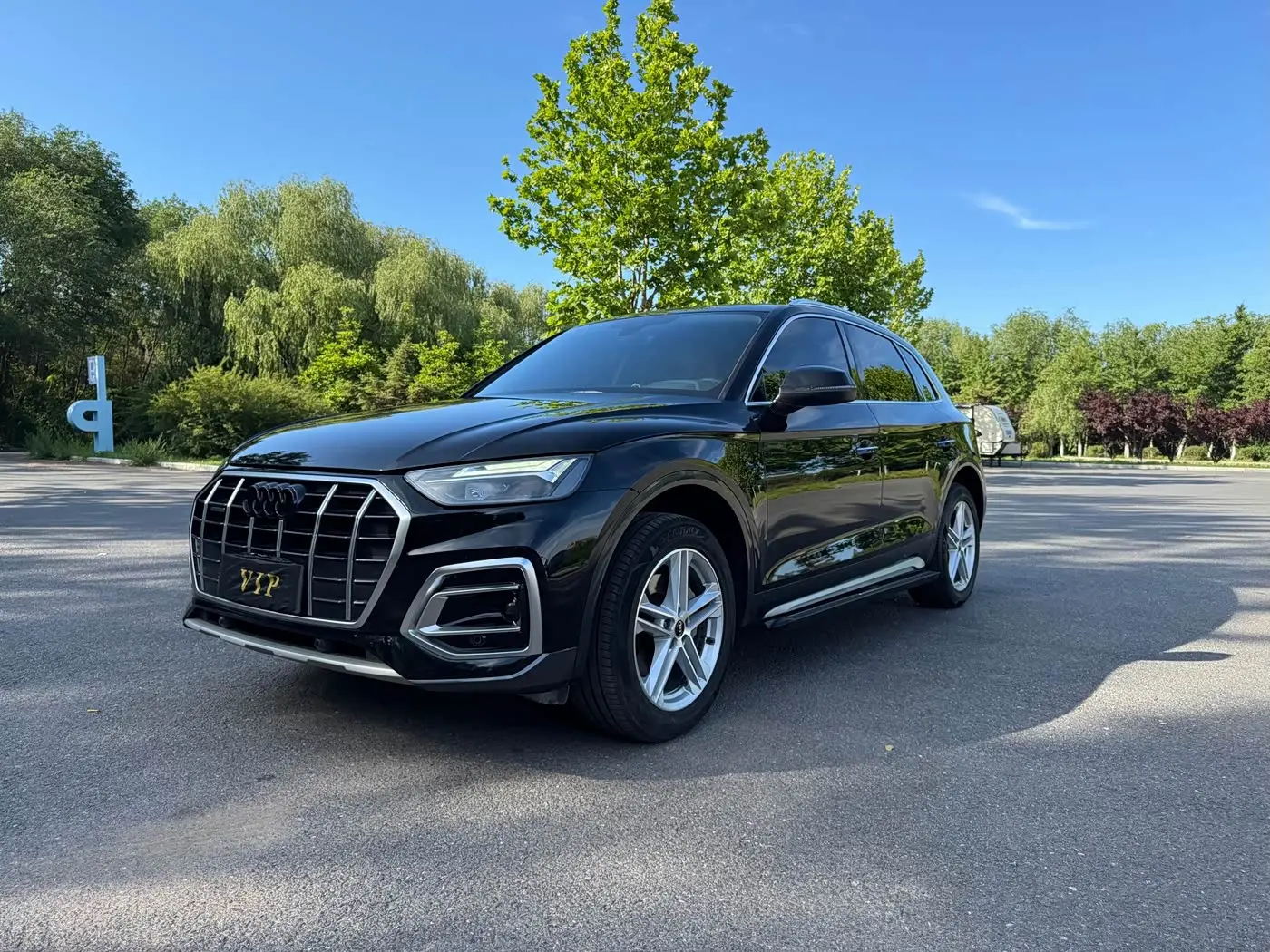 Audi Q5L 2022 — Фото 1/20