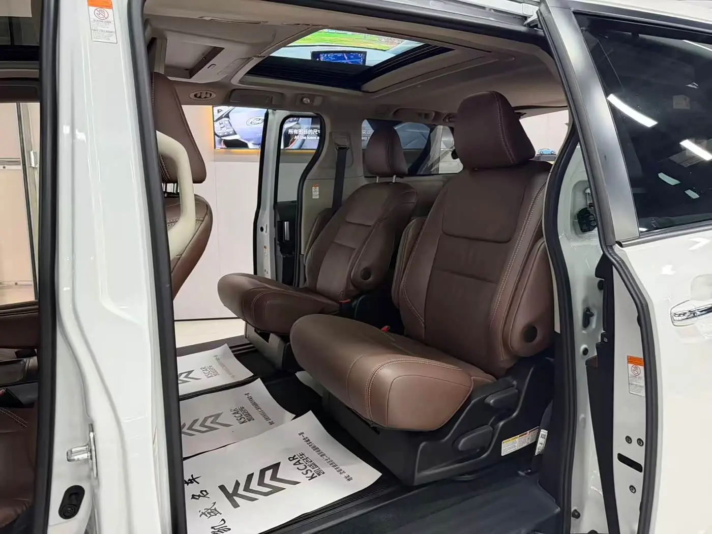 Toyota Sienna 2017 — Şəkil 10/14