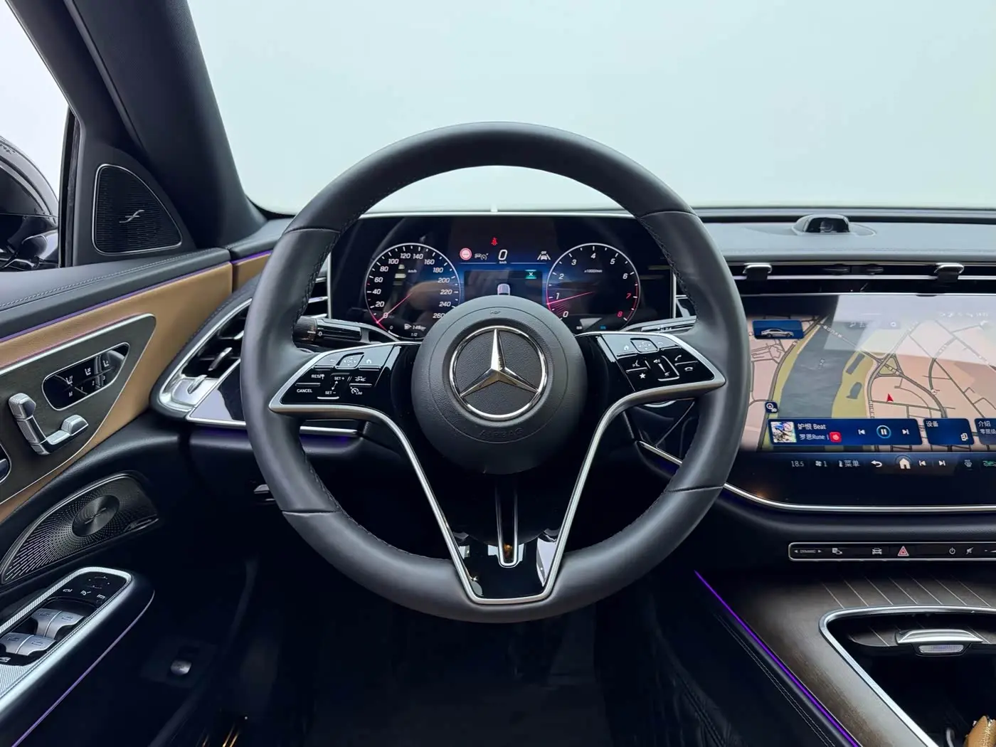 Mercedes-Benz E-Class 2024 — Фото 16/20