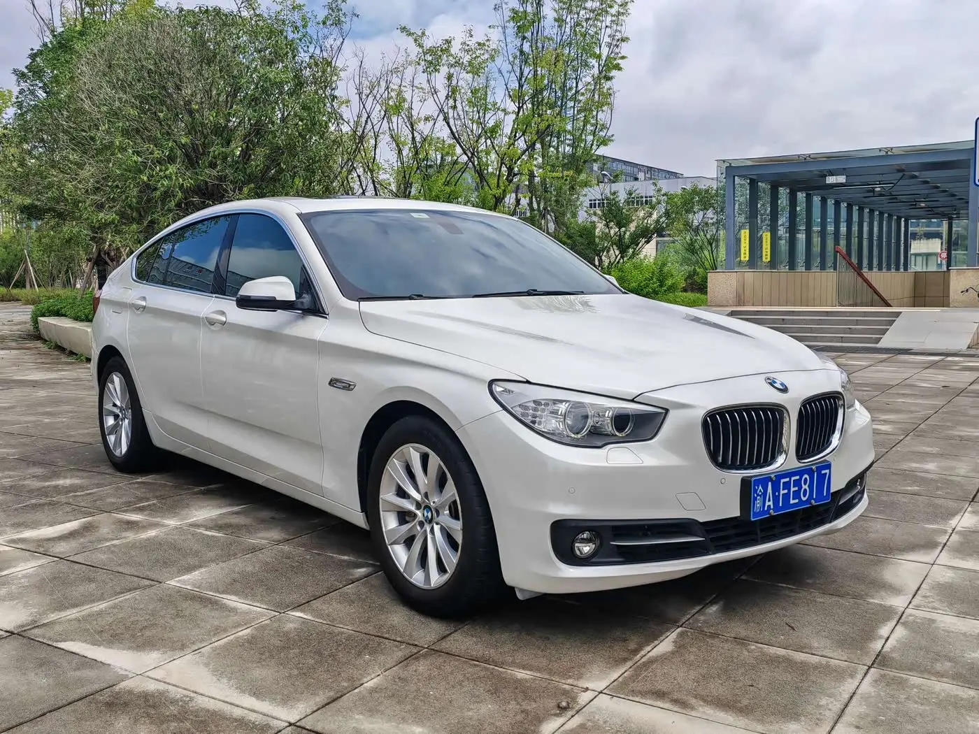 BMW 5 Series GT 2015 — Фото 3/19