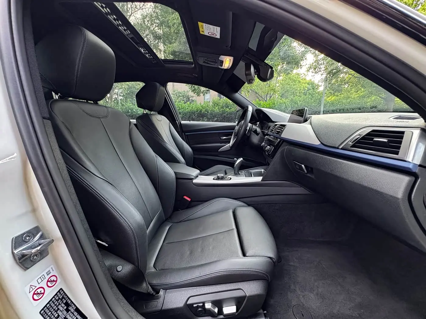 BMW 3 Series 2018 — Фото 17/19