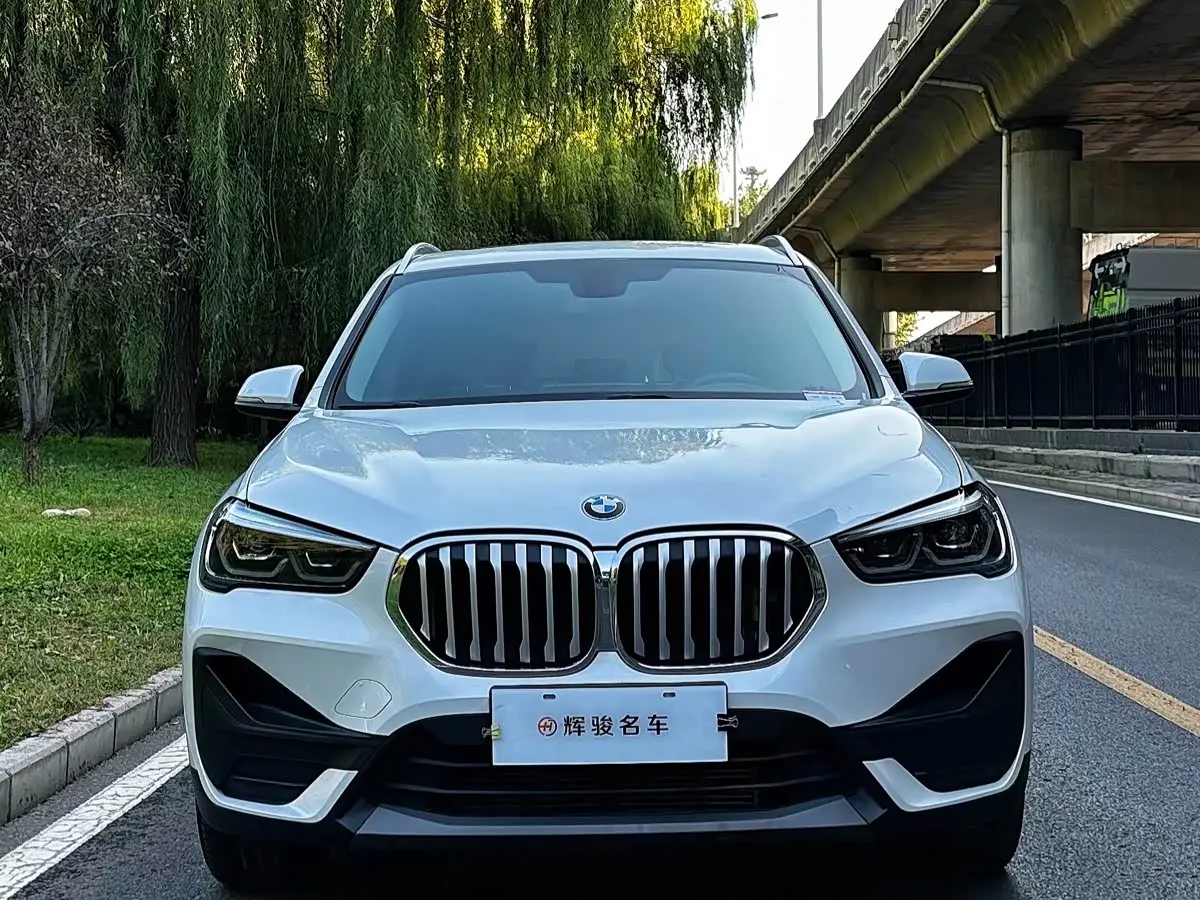 BMW X1 2021 — Photo 1/18