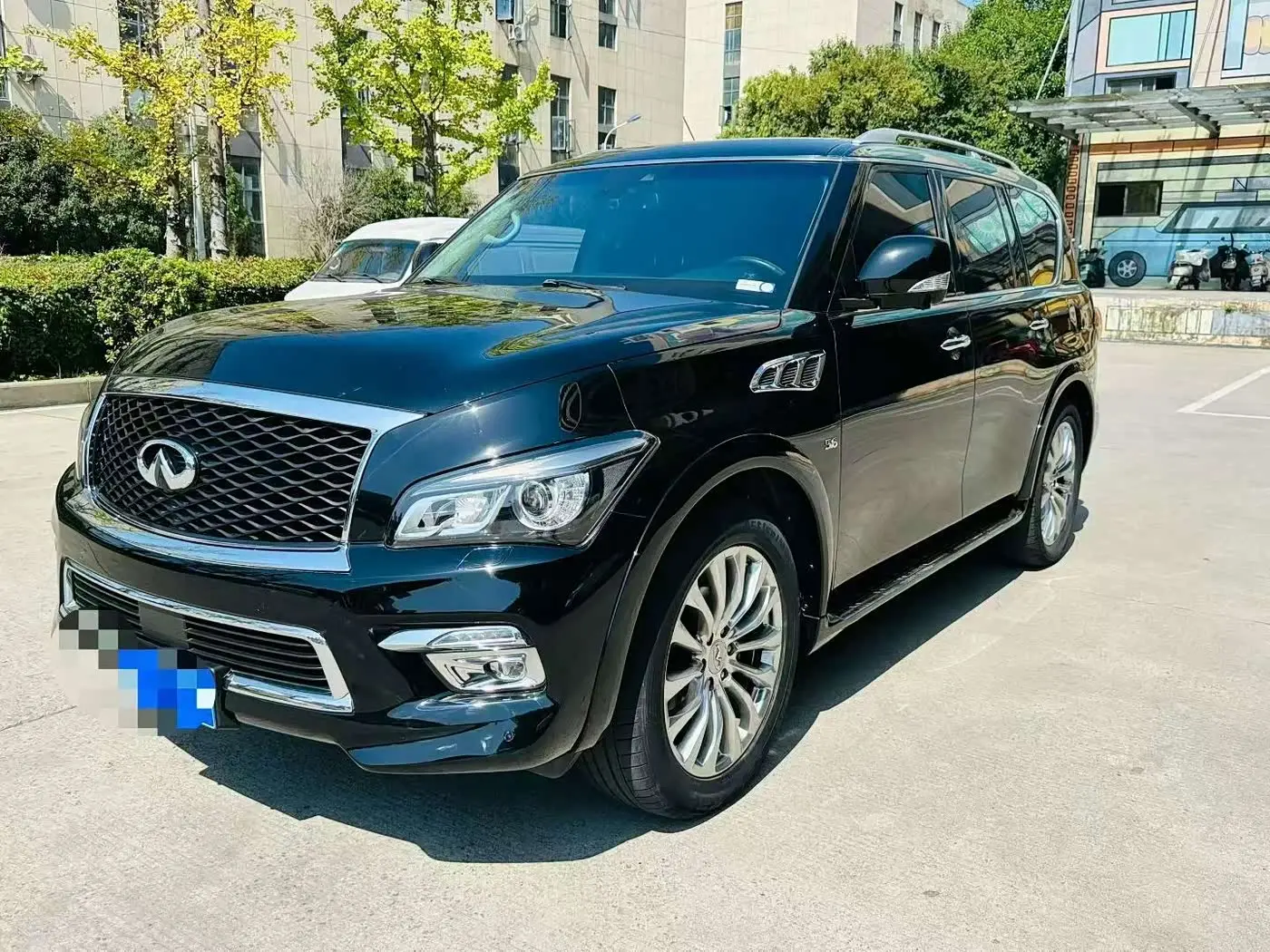Infiniti QX80 2017 — Фото 3/9