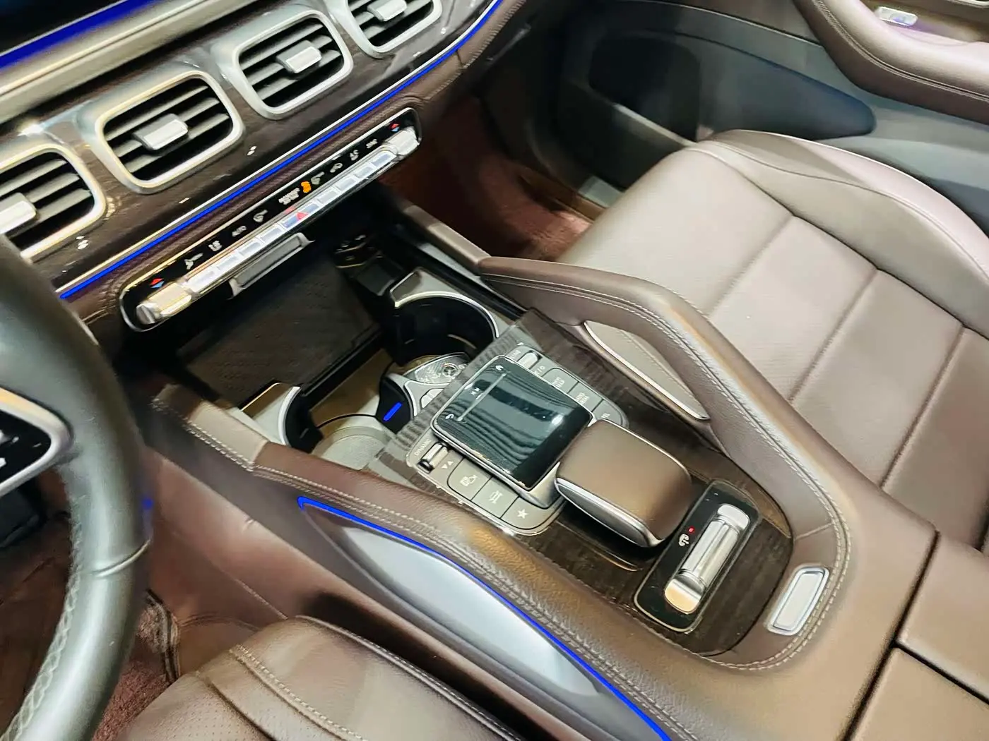 Mercedes-Benz GLS 2020 — Photo 17/20