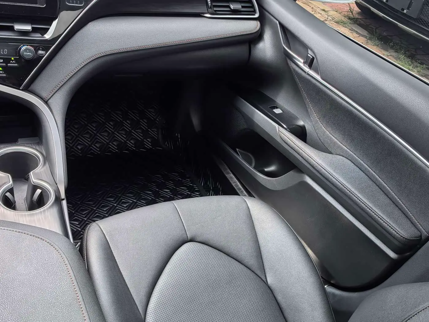 Toyota Camry 2021 — Photo 17/20