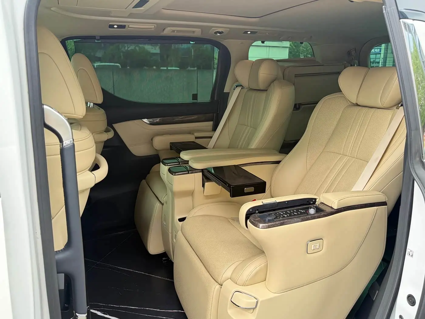 Toyota Alphard 2022 — Фото 12/20