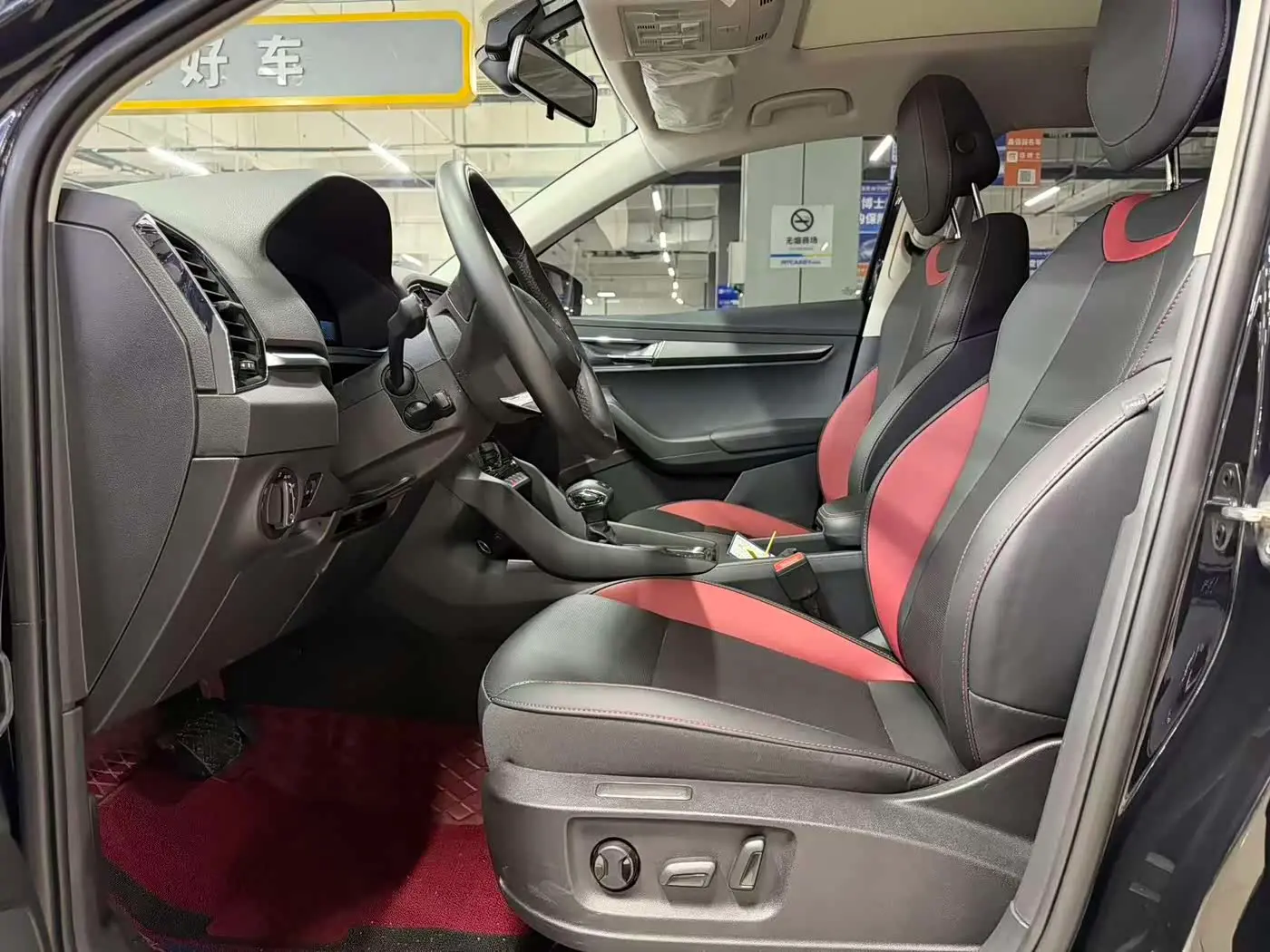 Škoda Karoq 2022 — Photo 5/11