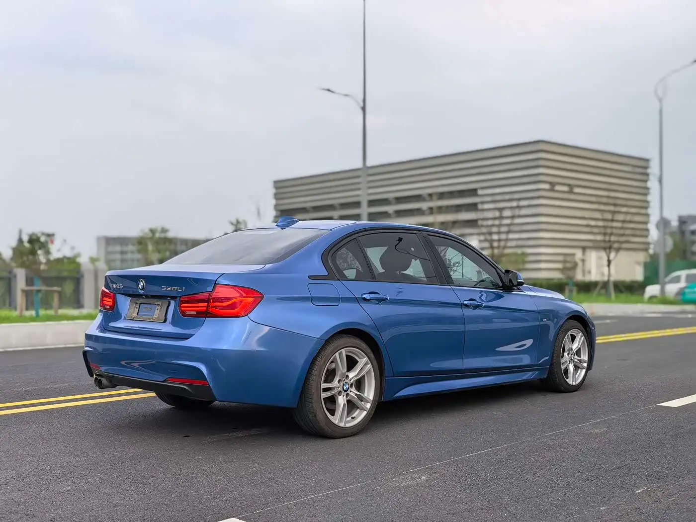 BMW 3 Series 2017 — Фото 13/15