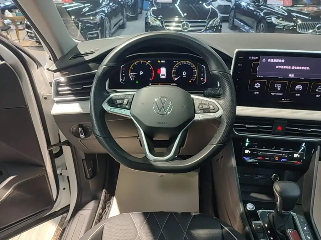 Volkswagen Tiguan L 2024 — Фото 11/20