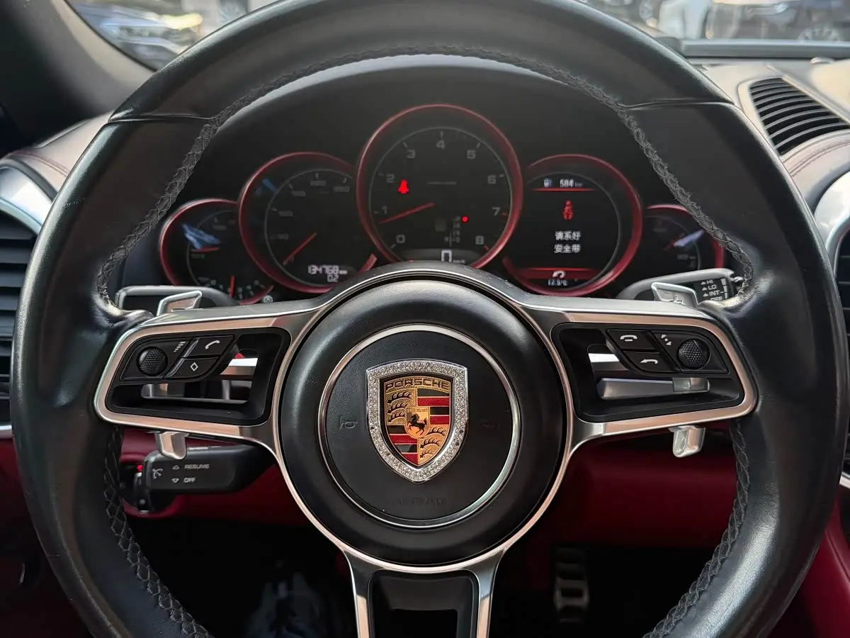 Porsche Cayenne 2016 — Photo 12/20