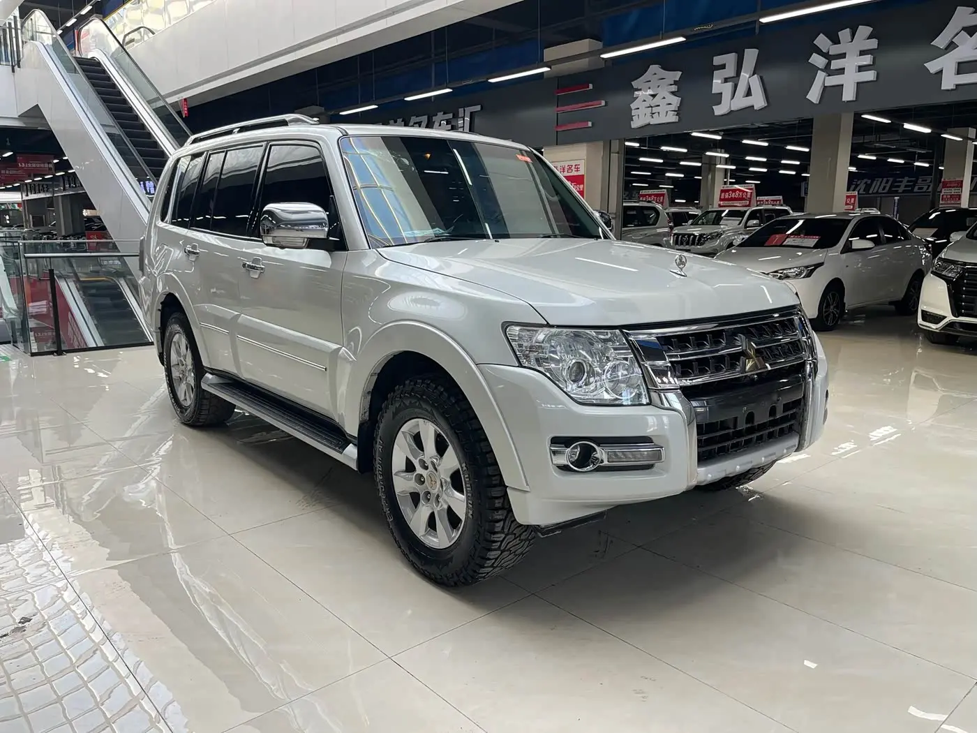 Mitsubishi Pajero 2018 — Photo 3/20
