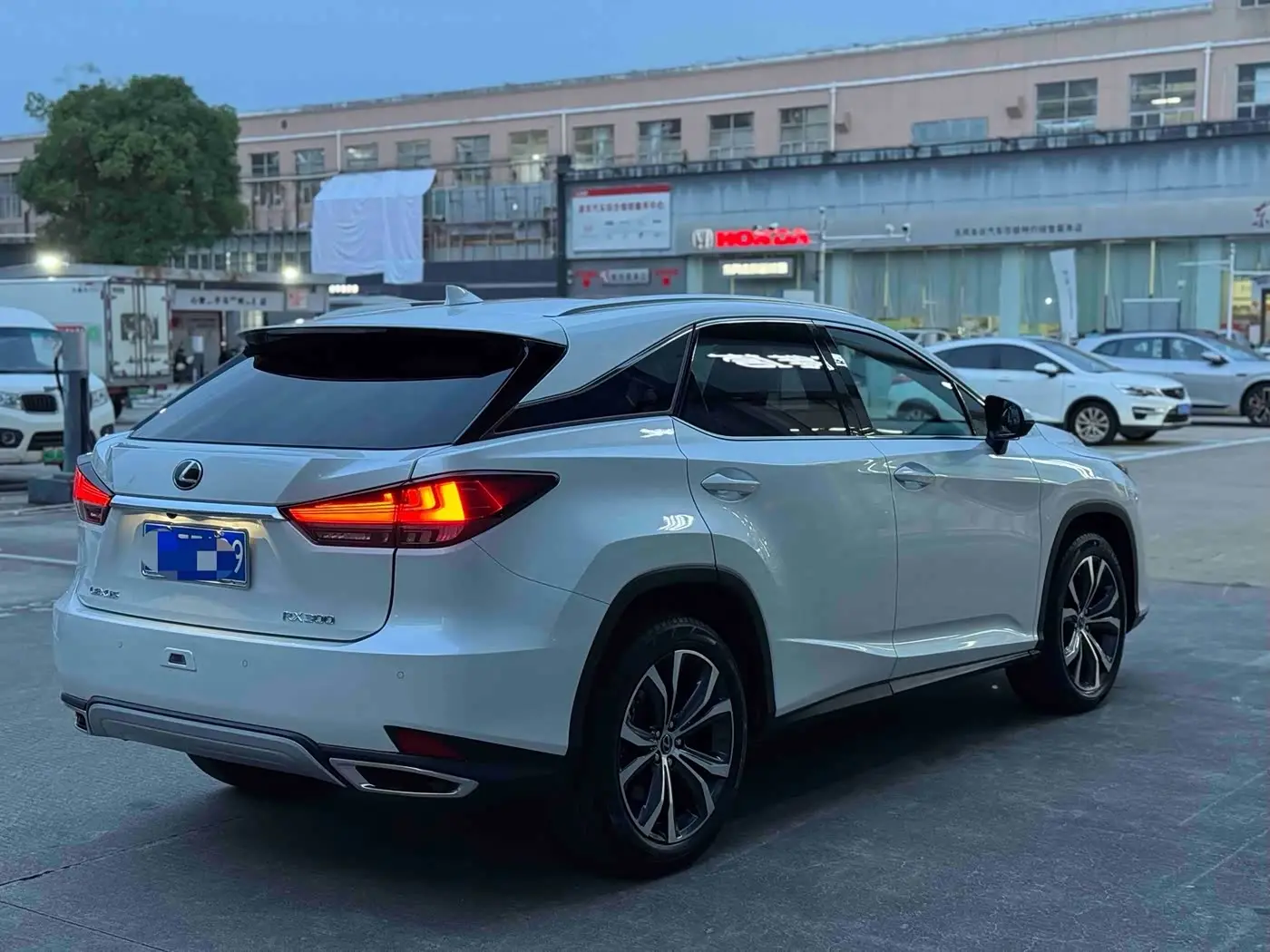 Lexus RX 2021 — Şəkil 8/9