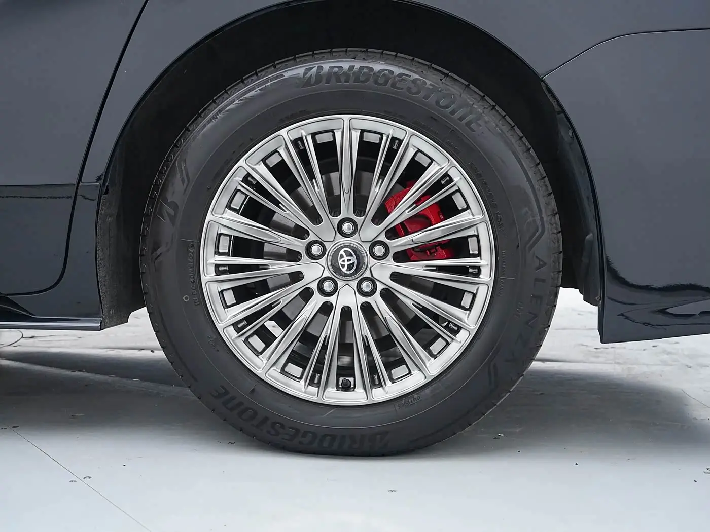 Toyota Sienna 2024 — Şəkil 8/20